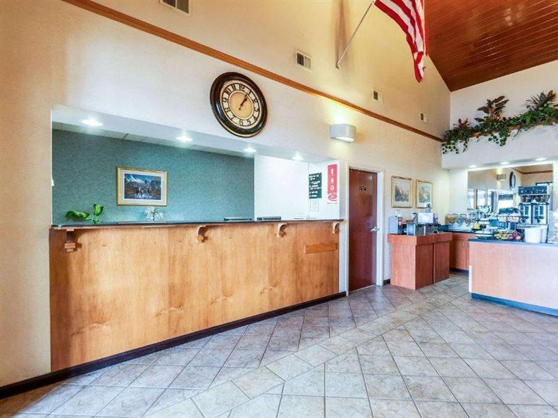 Econo Lodge Inn & Suites Middletown Экстерьер фото
