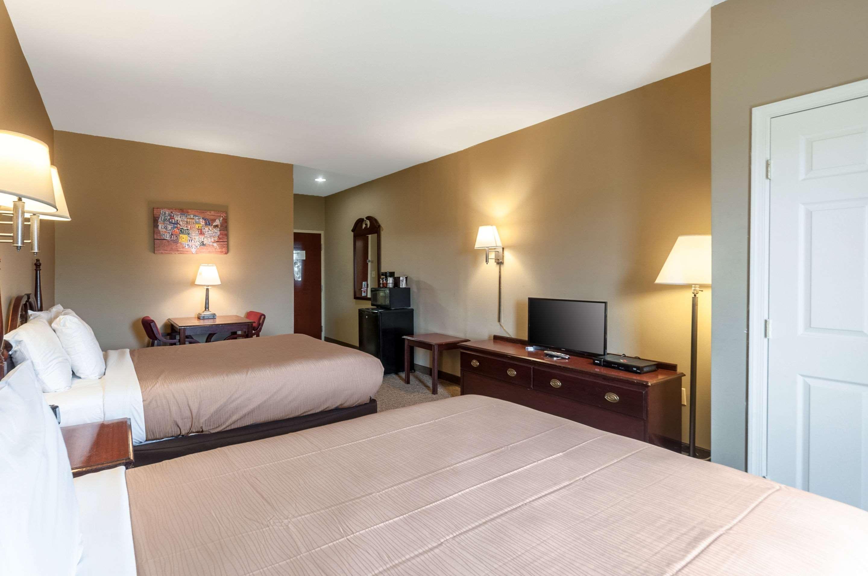 Econo Lodge Inn & Suites Middletown Экстерьер фото