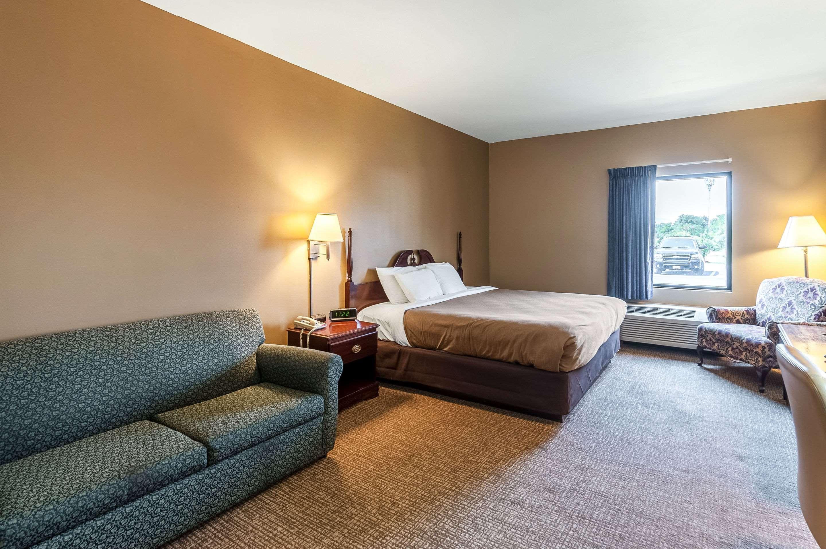 Econo Lodge Inn & Suites Middletown Экстерьер фото