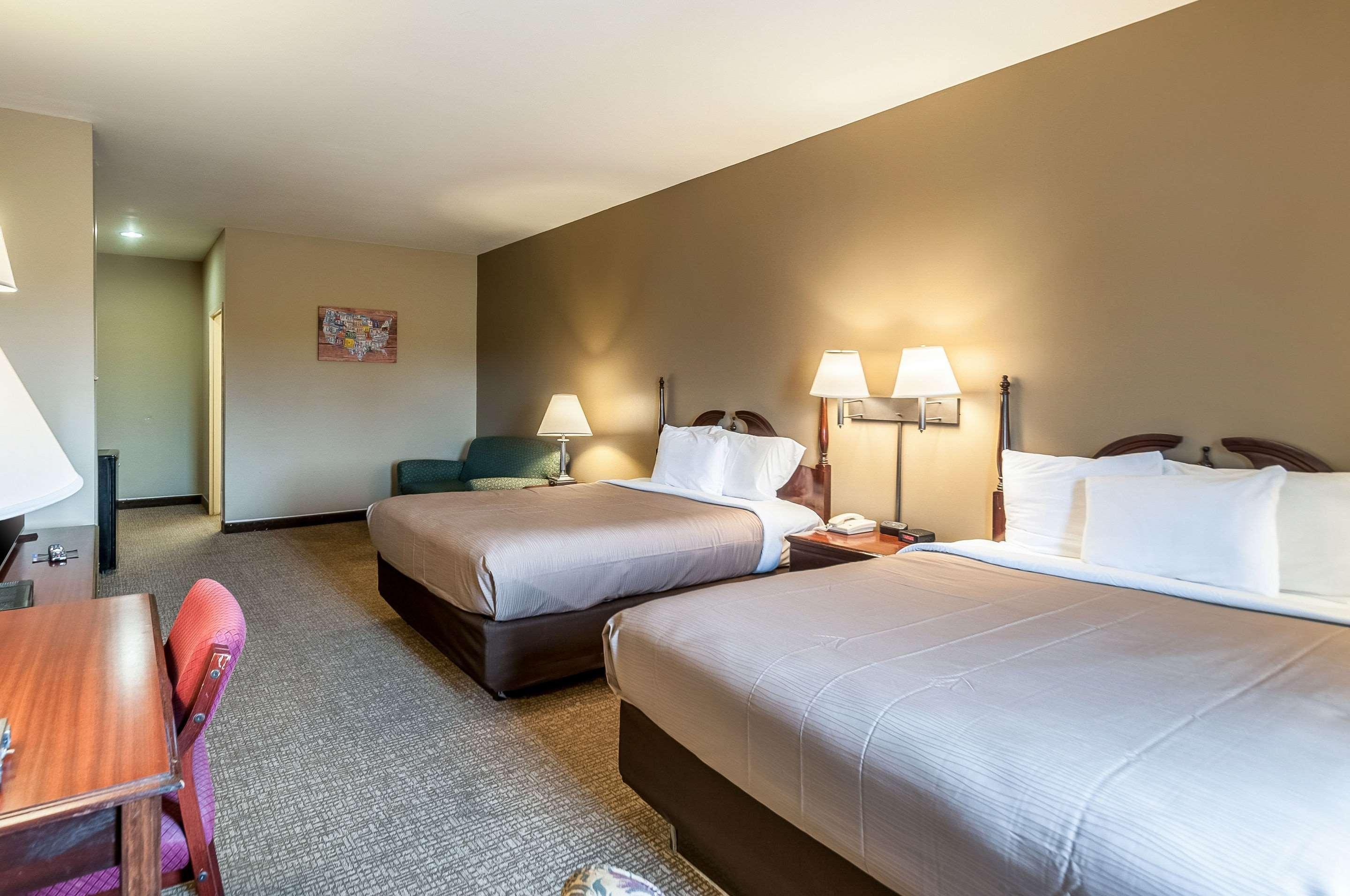 Econo Lodge Inn & Suites Middletown Экстерьер фото