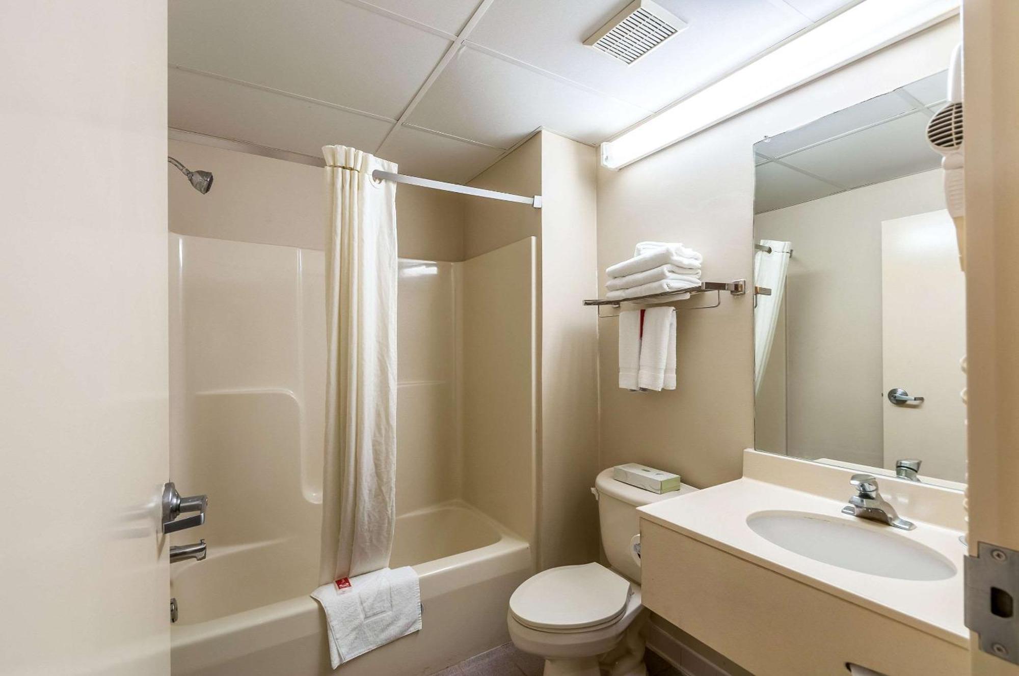 Econo Lodge Inn & Suites Middletown Экстерьер фото